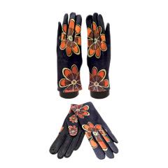 Bold Floral digital print done in a Suede Feel texting glove