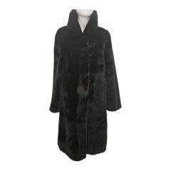Soft to the touch, faux fur coat with snap closure and - Black, Sizes:…